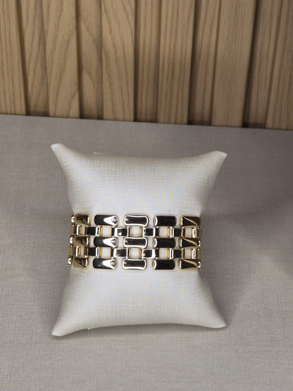 Pulseira Semijoia Dourada – Luxo Contemporâneo e Brilho Sofisticado