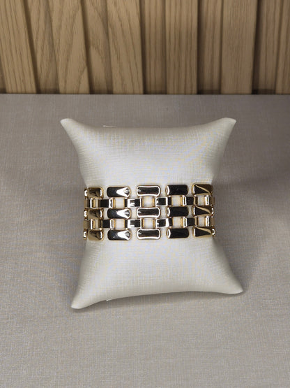 Pulseira Semijoia Dourada – Luxo Contemporâneo e Brilho Sofisticado