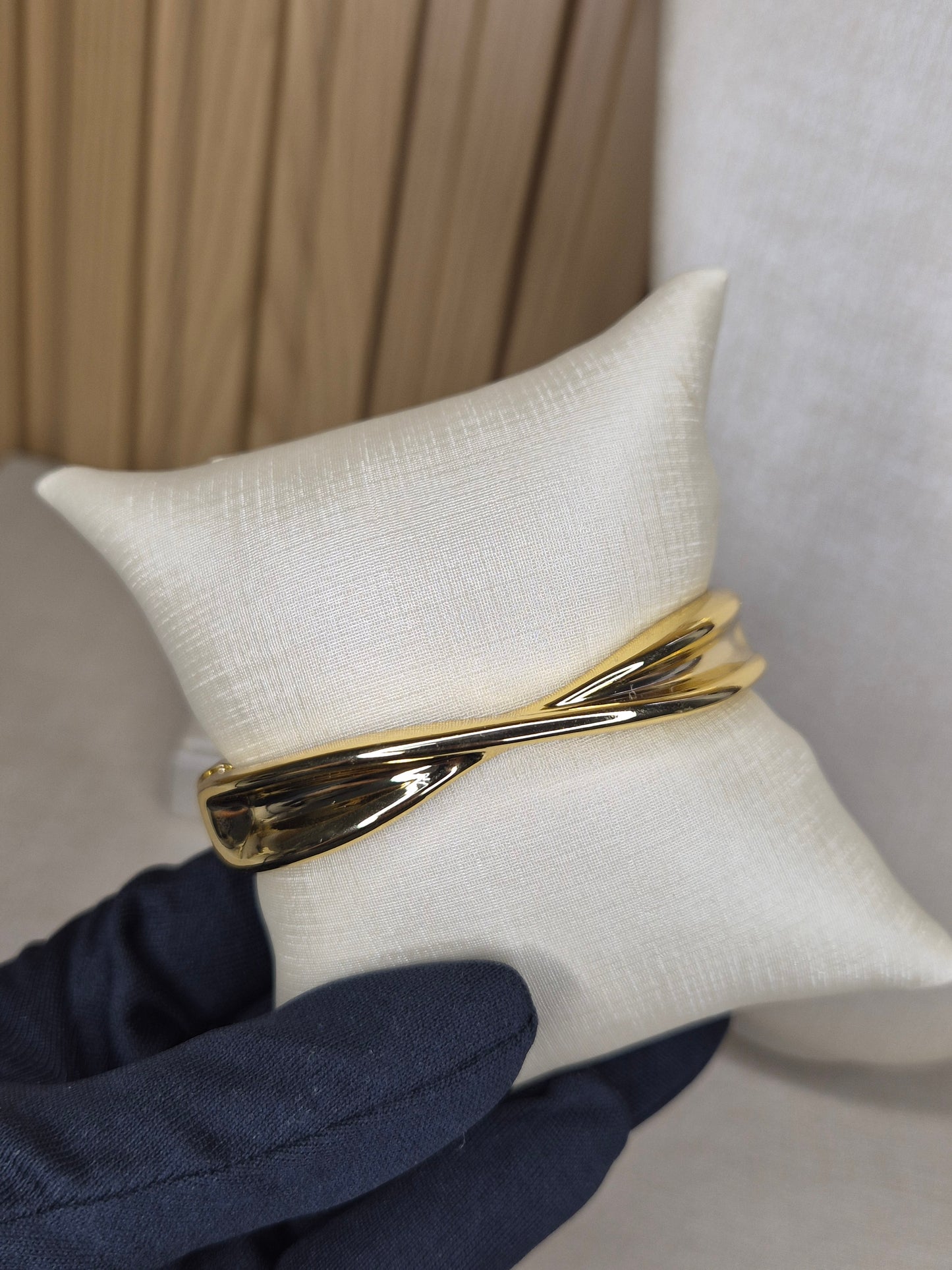 Bracelete Dourado Escultural X