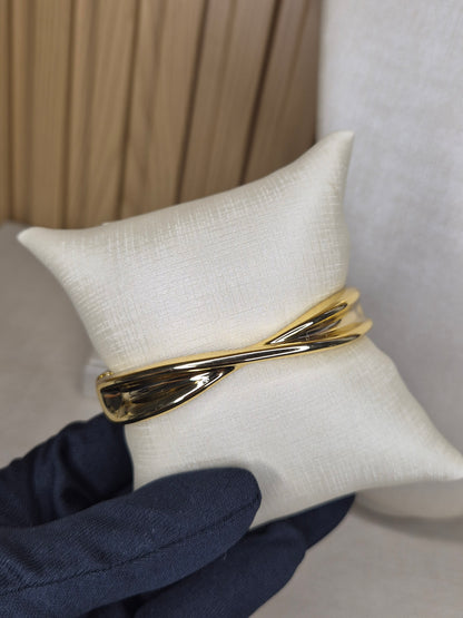 Bracelete Dourado Escultural X