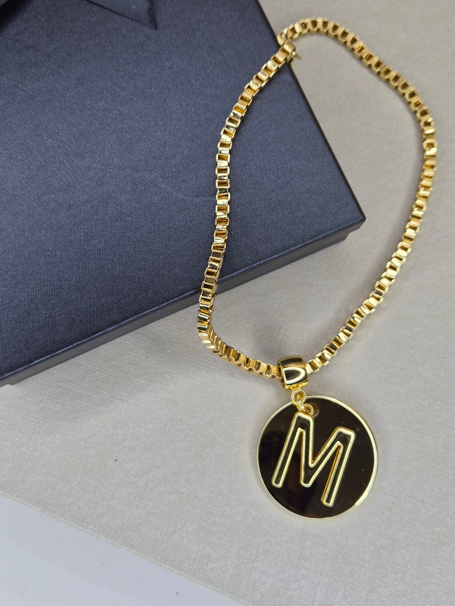 Colar Inicial M AURUM