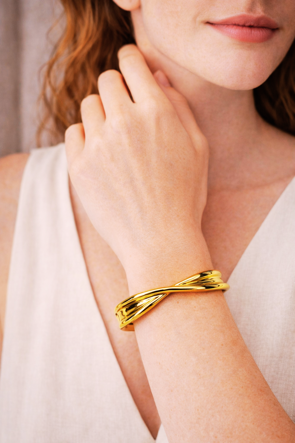 Bracelete Dourado Escultural X