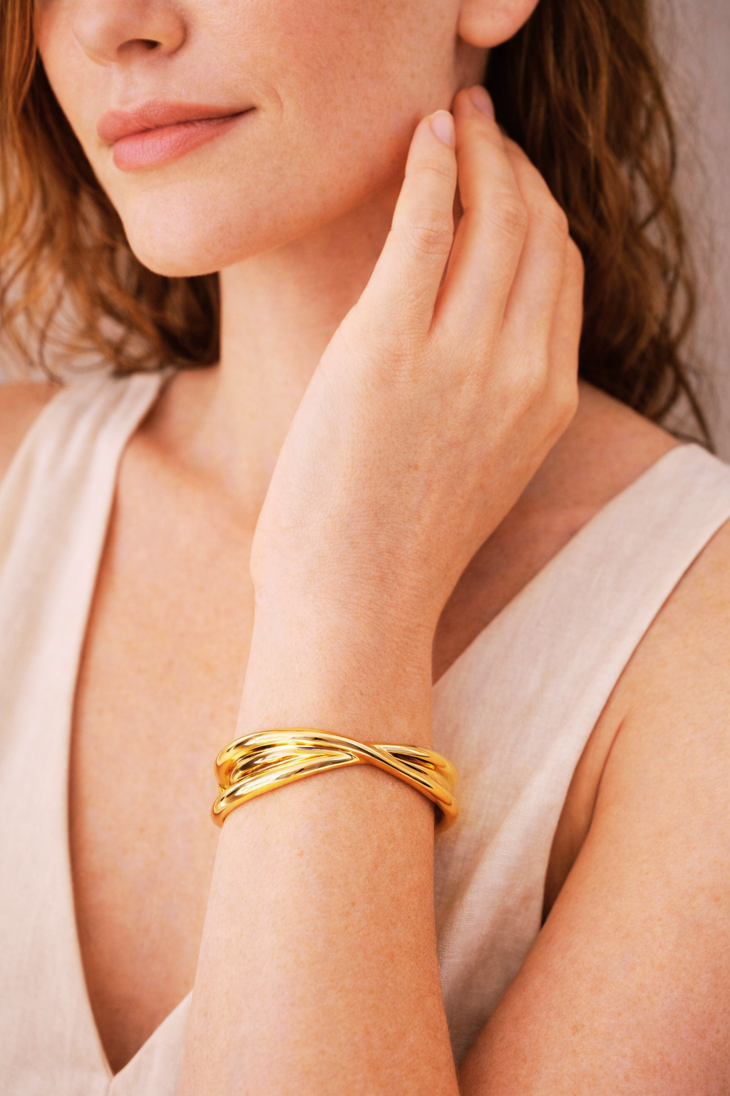 Bracelete Dourado Escultural X