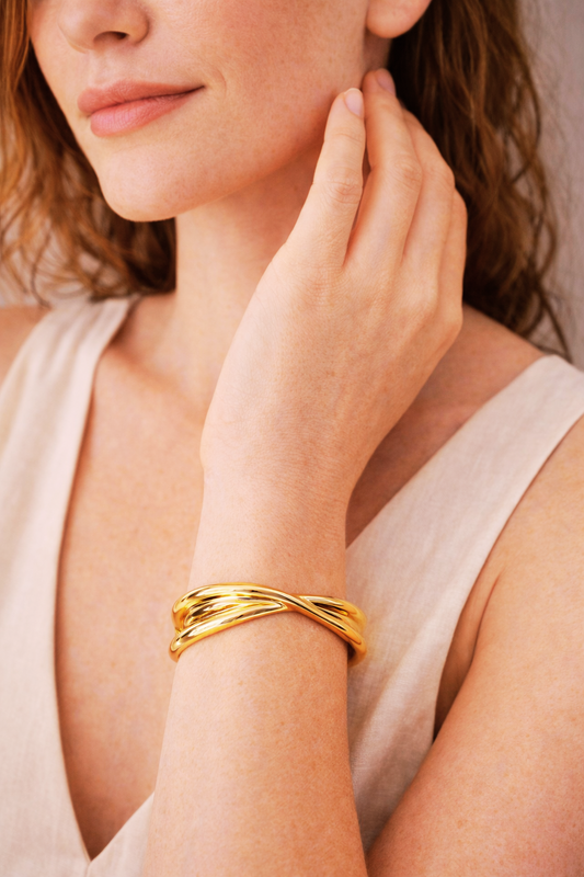 Bracelete Dourado Escultural X