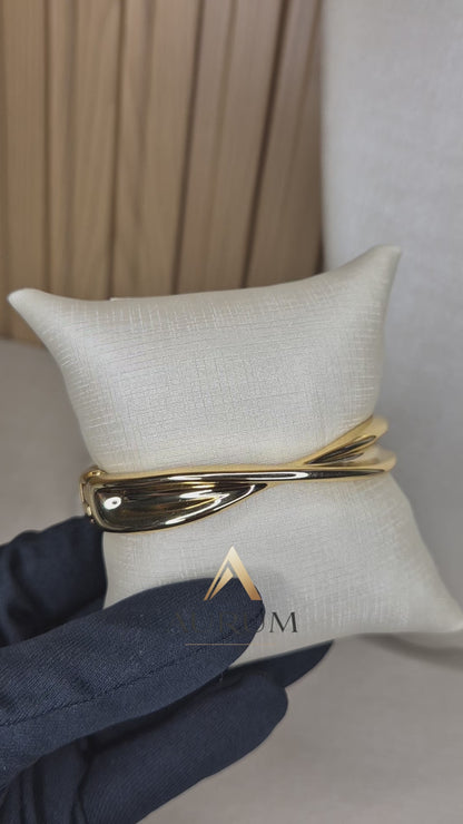 Bracelete Dourado Escultural X